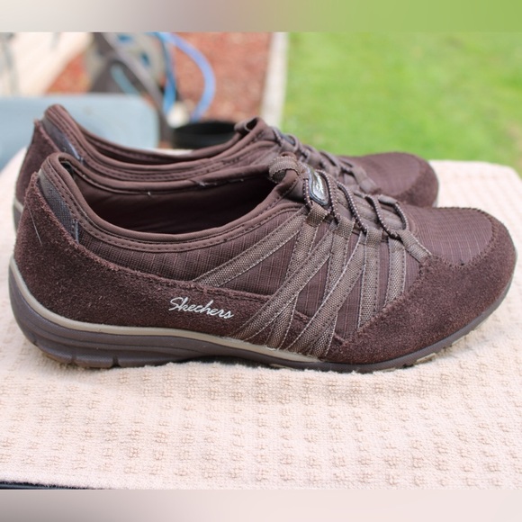 Sketchers 7.5 Relaxed Fit Memory Foam Slip Ons - Picture 2 of 7